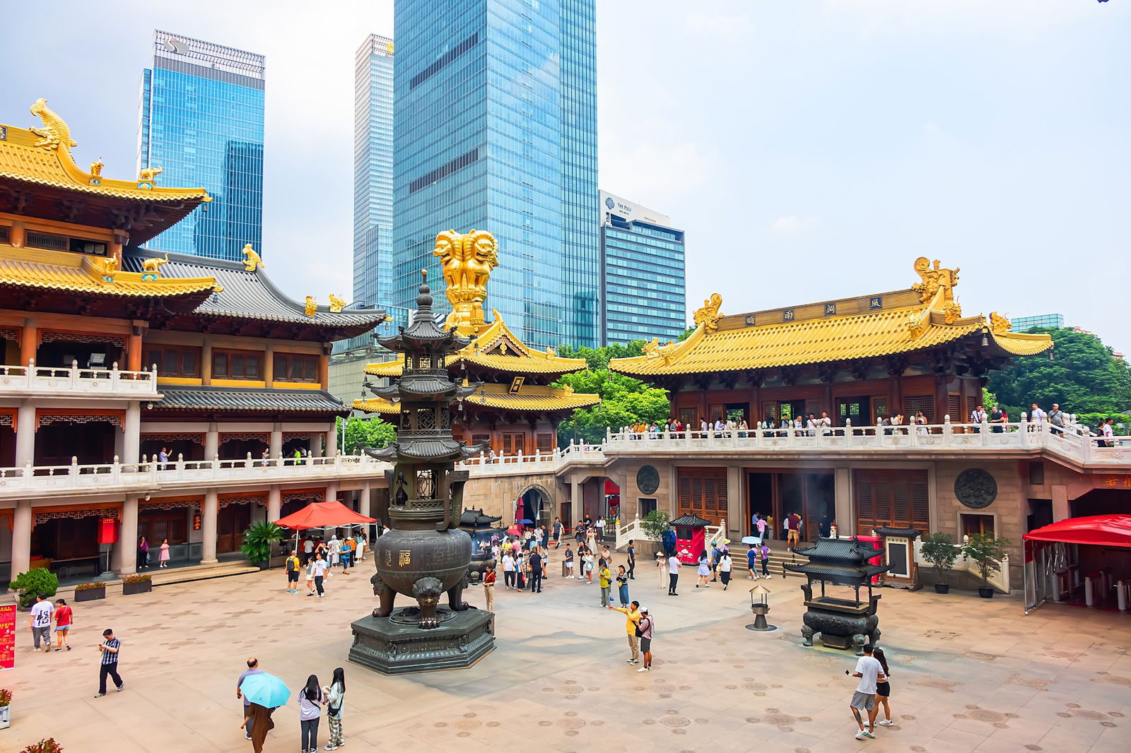 Aterizăm în Shanghai – China