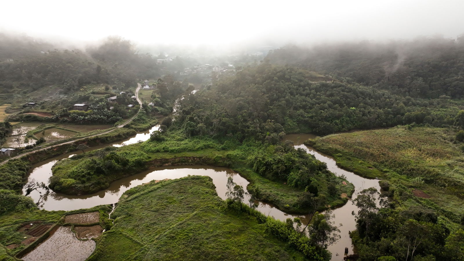 Antananarivo – Ferma Peyrieras – Andasibe: Drumul spre padurile tropicale