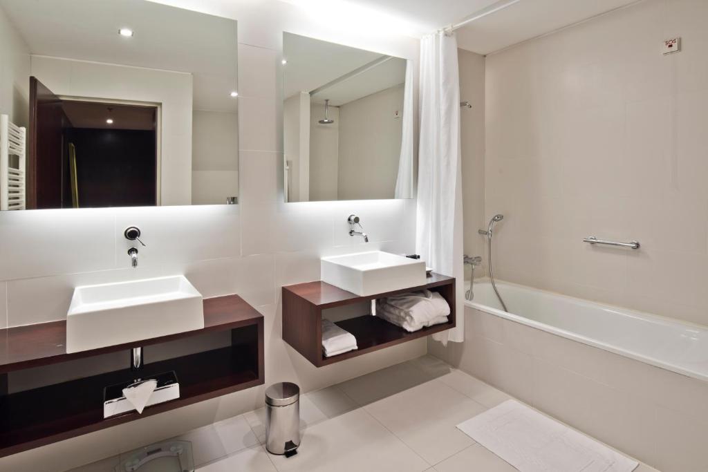 Golden Tulip São João da Madeira