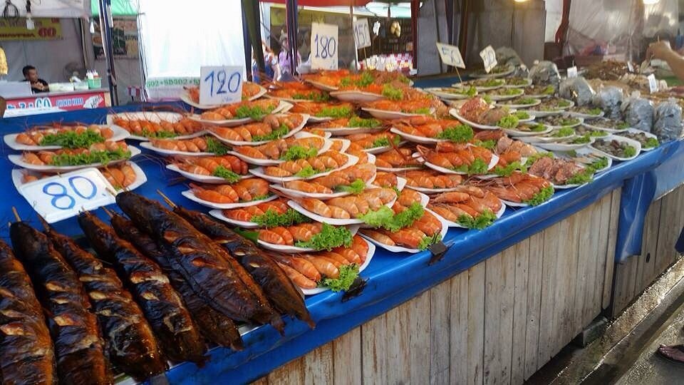Seara de Street Food in Piata de Noapte Jomtien