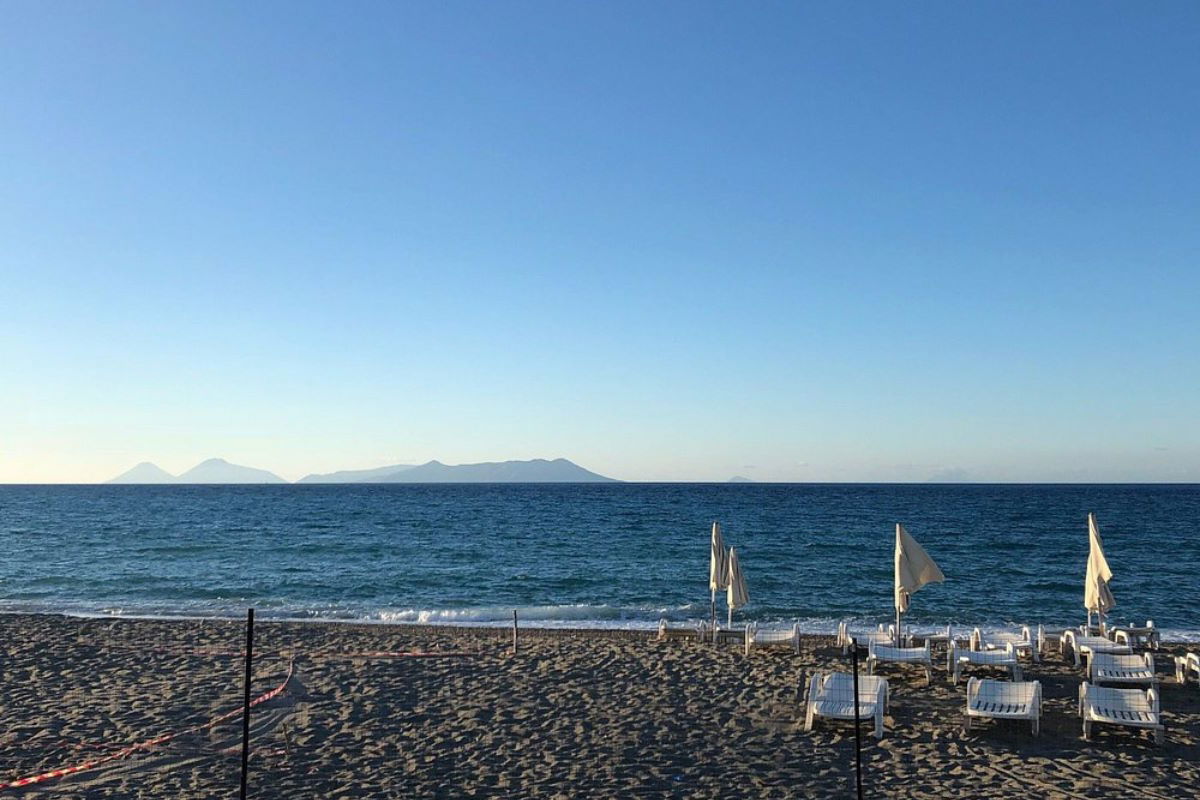 Context Patti Beach Resort