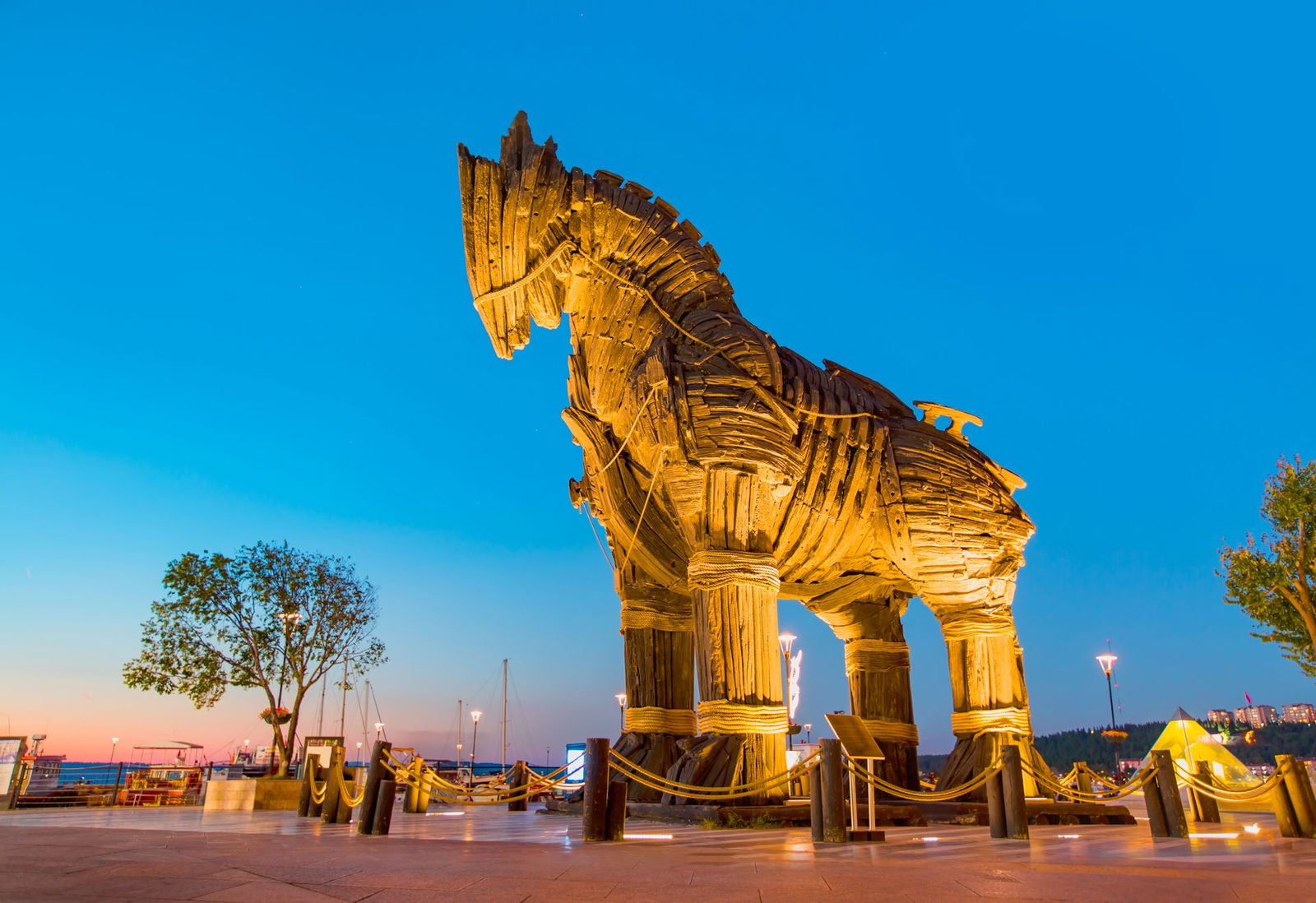 De la Troia la Istanbul & Plaja in Kusadasi