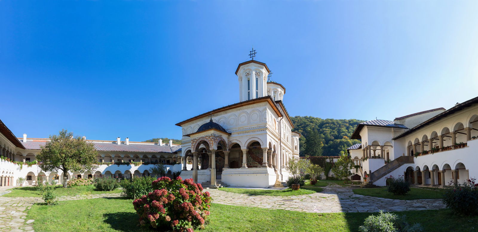 Excursie Circuit sfinti-regi-si-mistere-subterane