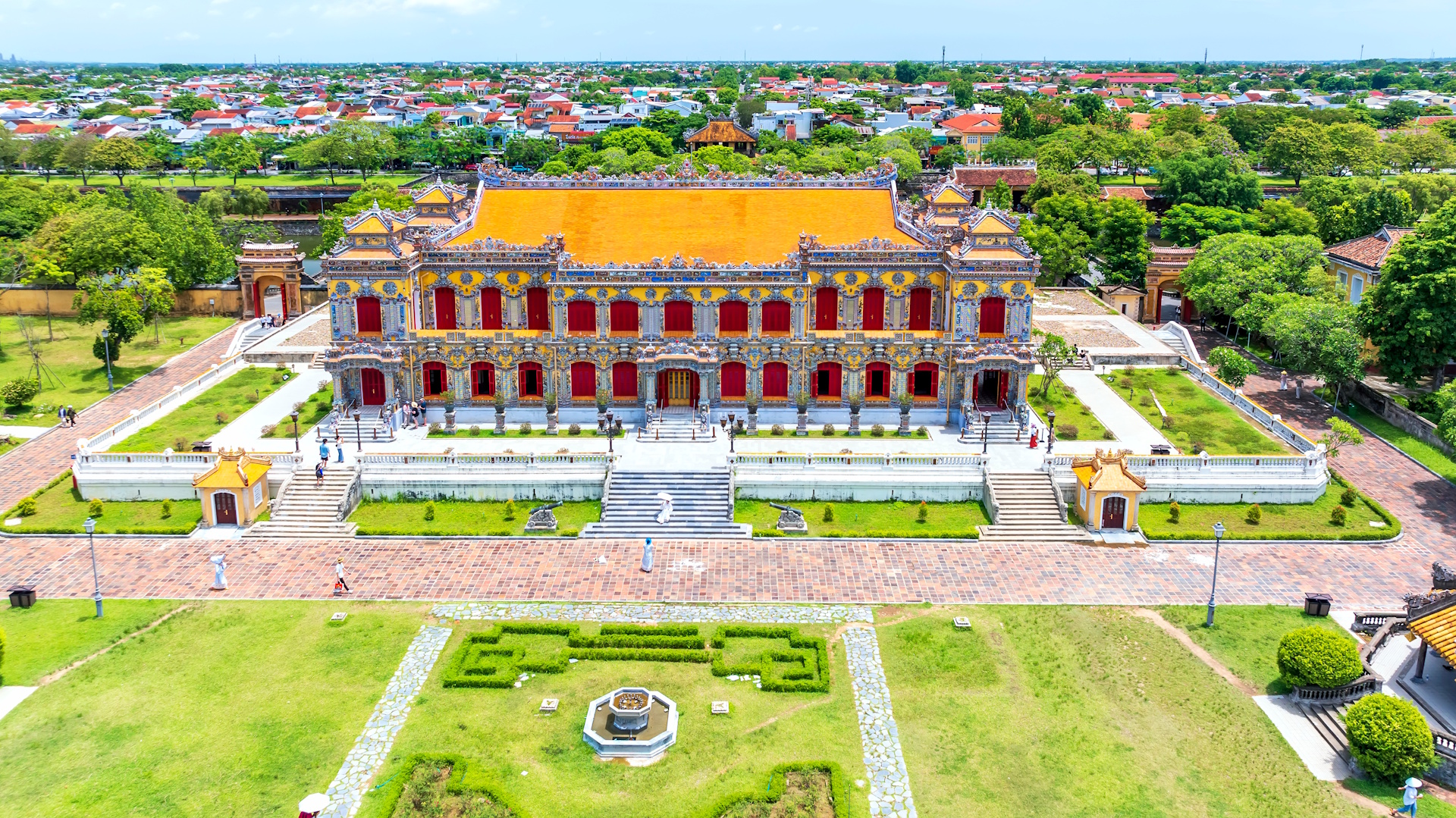 Excursie Circuit sejur-la-saigon-si-plaja-la-na-thrang