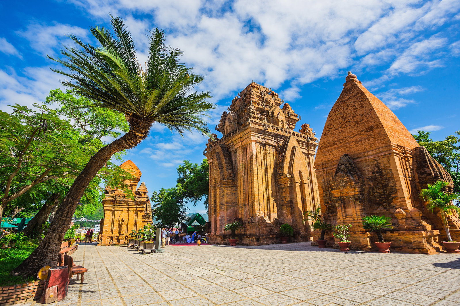 Excursie Circuit sejur-la-saigon-si-plaja-la-na-thrang
