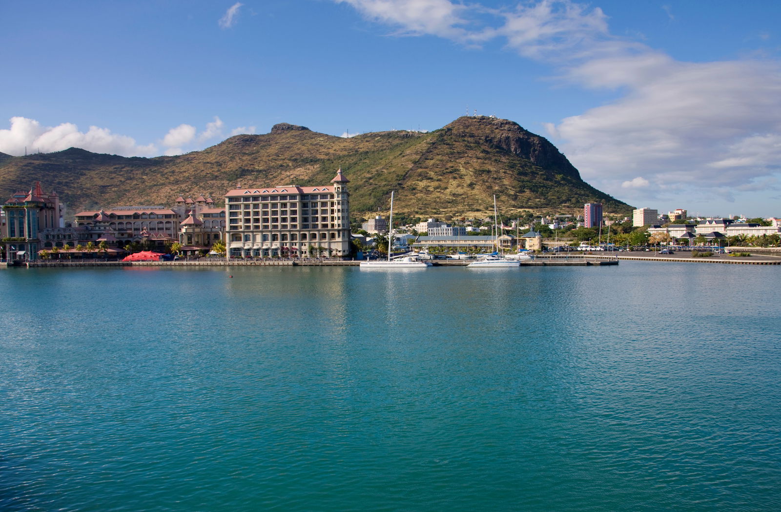 Aventura Nordului: Gradini Edenice & Capitala Cosmopolita