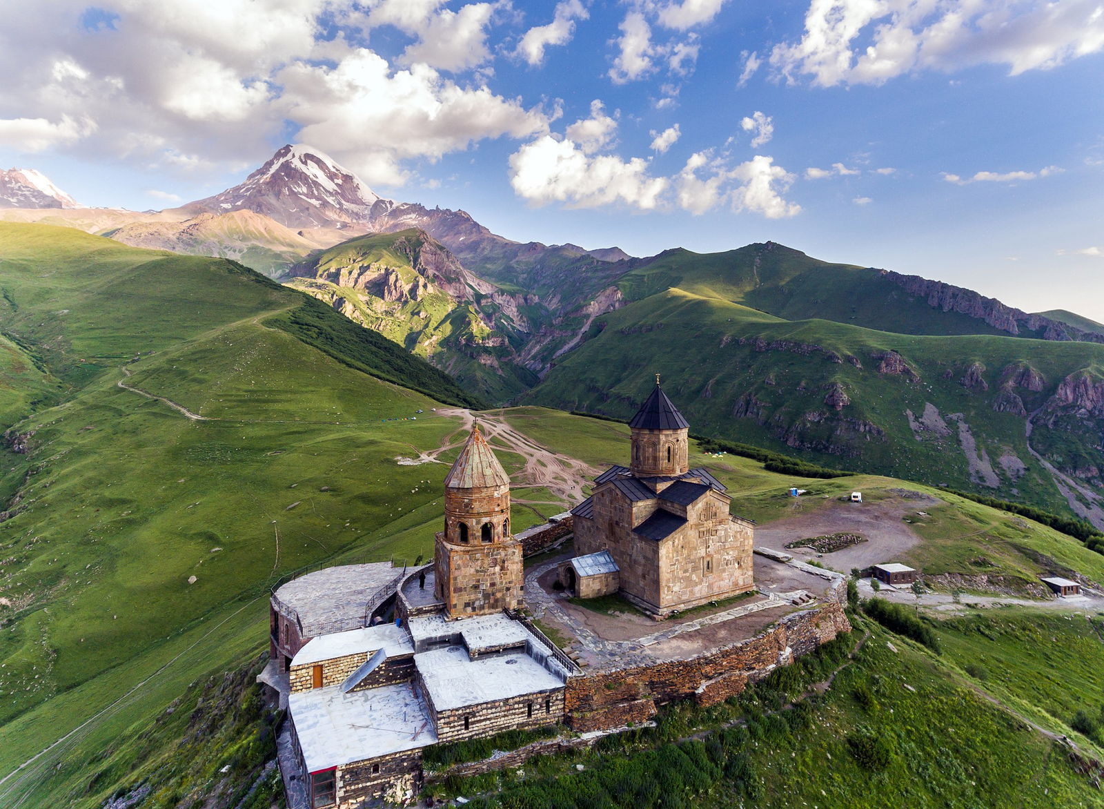 Expeditia spre Kazbegi, la poalele Ghetarului Kazbek