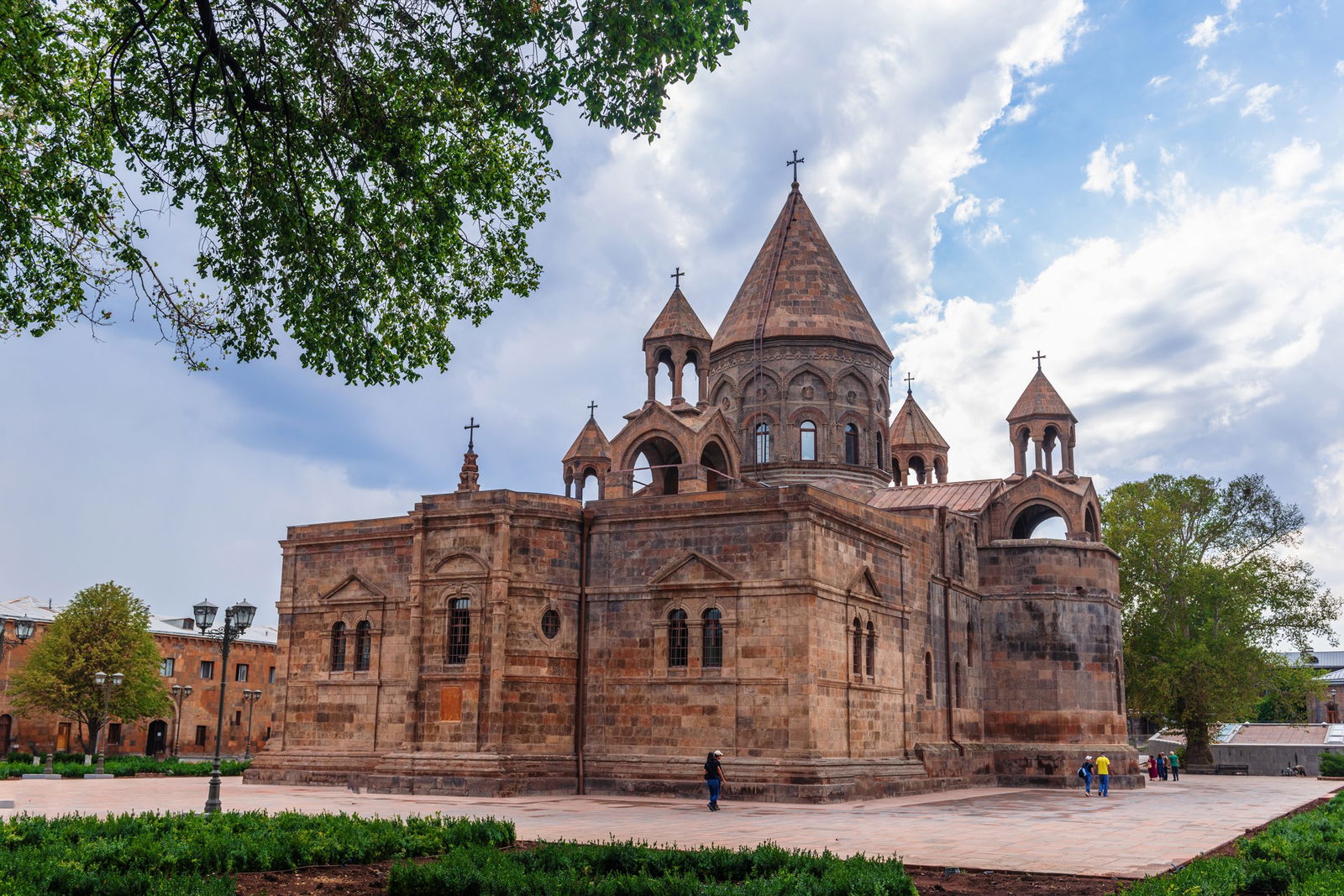 O Vizita la "Vaticanul" Armean