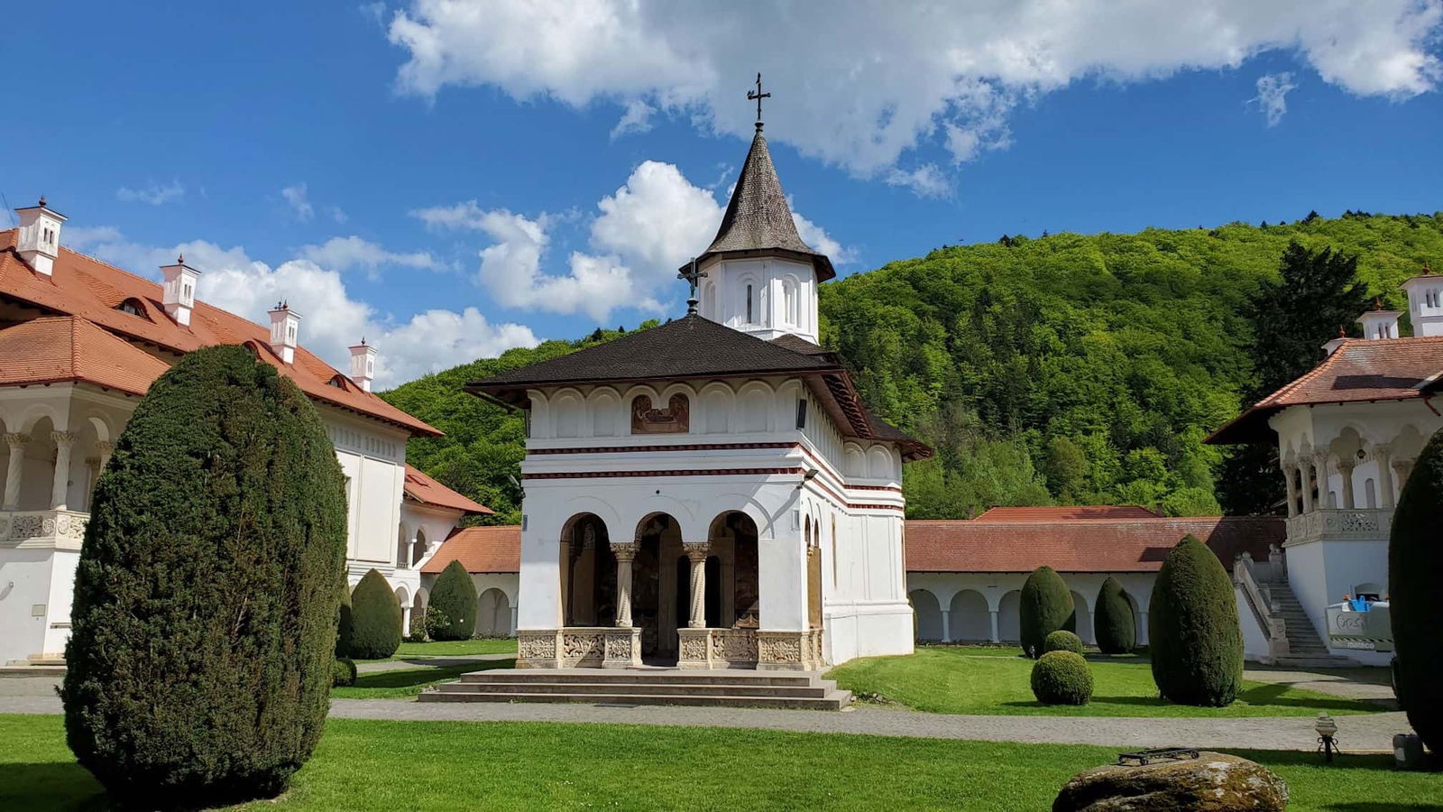 Excursie Circuit triunghiul-credintei-prislopnicula-si-sambata-de-sus