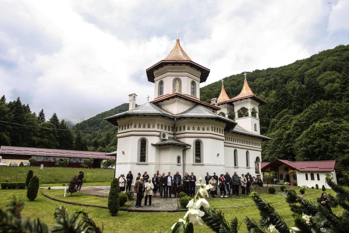 Izvorul Credintei: Pe Urmele Sfantului Apostol Andrei in Tara Fagarasului