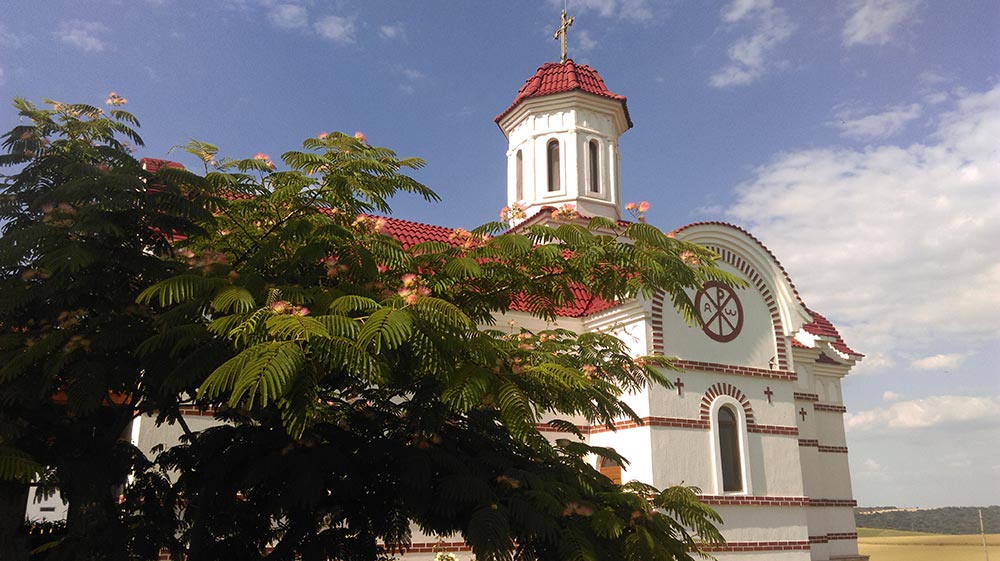 Hram la Betleemul Romaniei: Pestera Sf. Andrei si Crucile de Leac de la Dervent