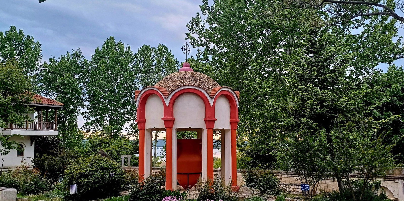 Excursie Circuit hram-la-betleemul-romaniei-pestera-sf-andrei-si-crucile-de-leac-de-la-dervent