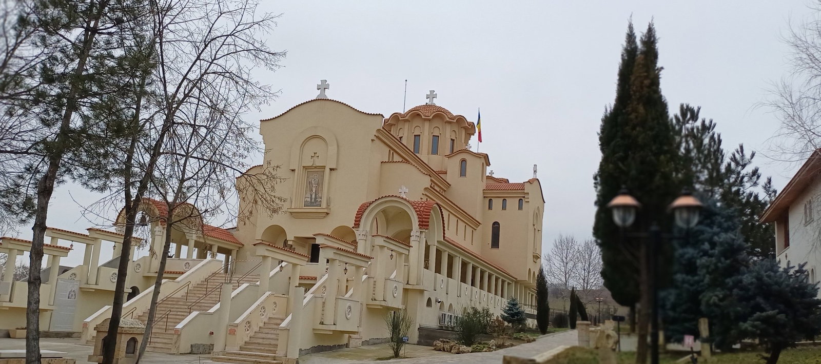 Excursie Circuit hram-la-betleemul-romaniei-pestera-sf-andrei-si-crucile-de-leac-de-la-dervent