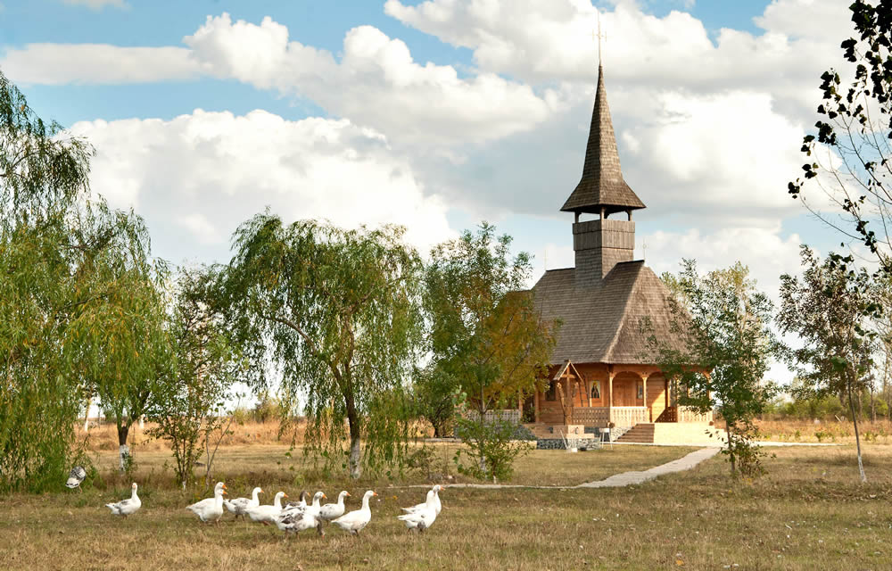 Hramul Sf. Treimi la Ionesti, la Sf. Fanurie si la Manastirea  cu Trei Altare