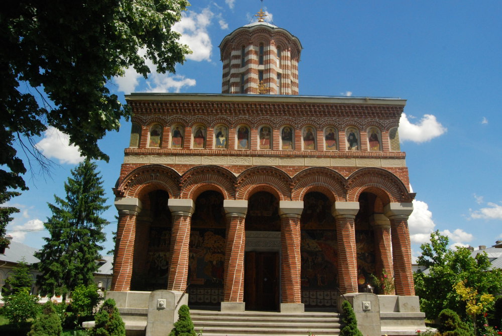 Excursie Circuit hramul-sf-treimi-la-ionesti-la-sf-fanurie-si-la-manastirea-cu-trei-altare