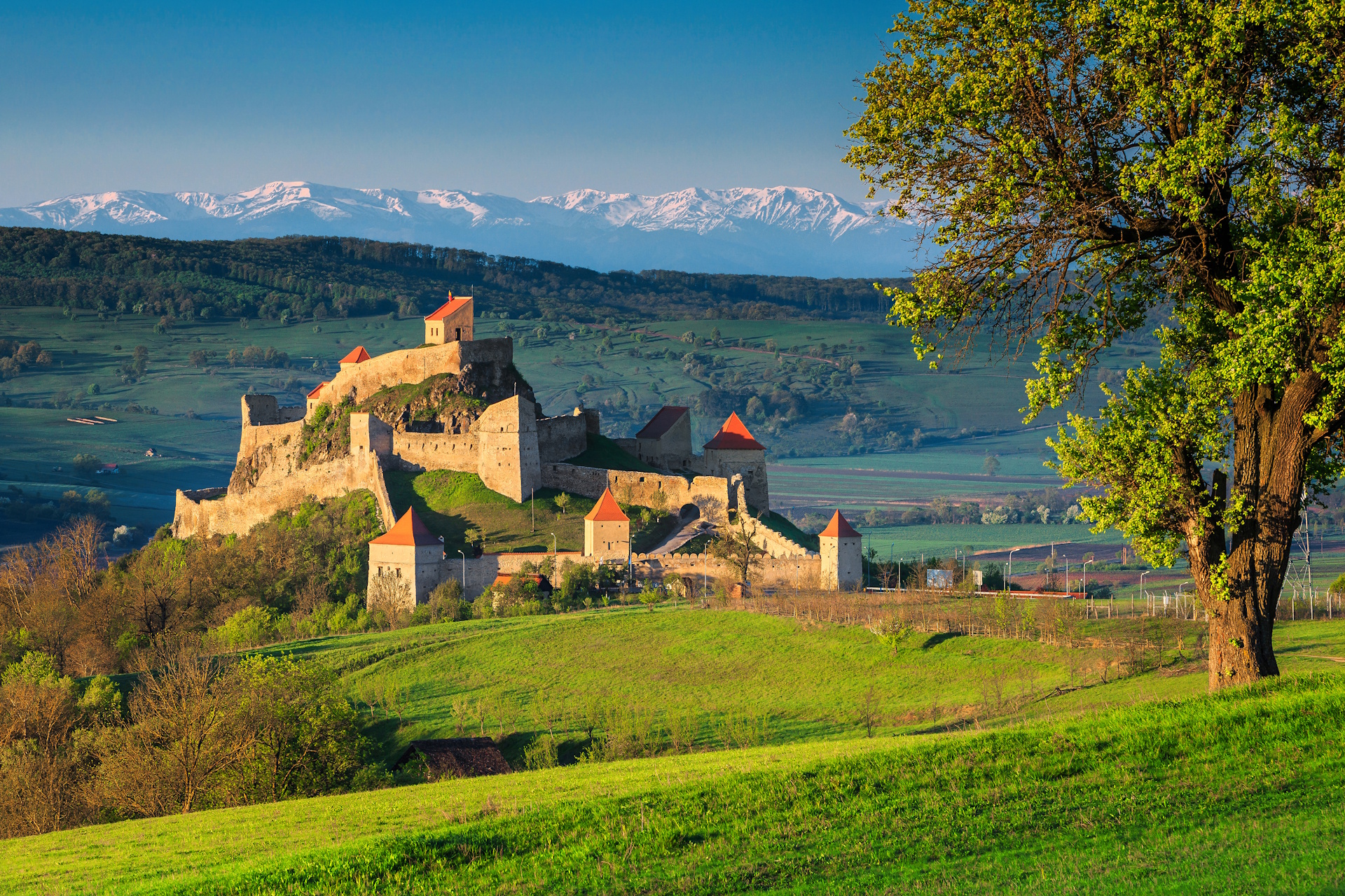 Excursie Circuit transalpina-drumul-regelui-de-la-cetatea-rupea-la-miracolul-dintr-un-lemn