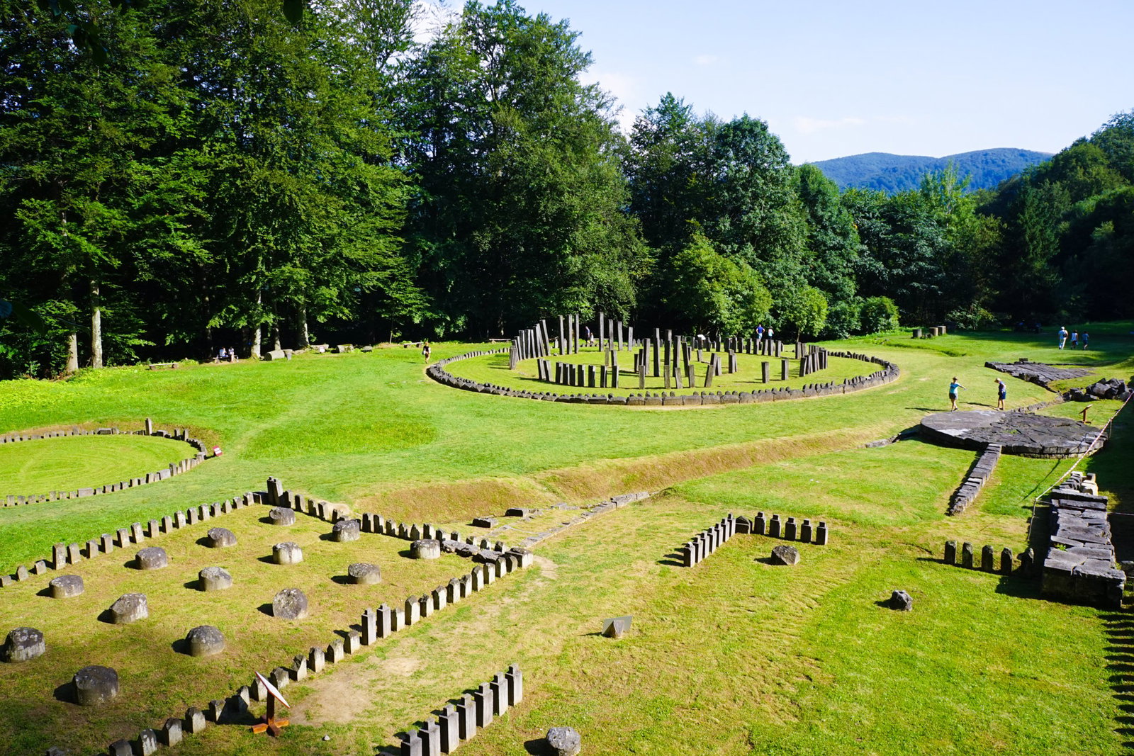 Excursie Circuit pelerinaj-la-tronul-soarelui-de-la-sarmizegetusa