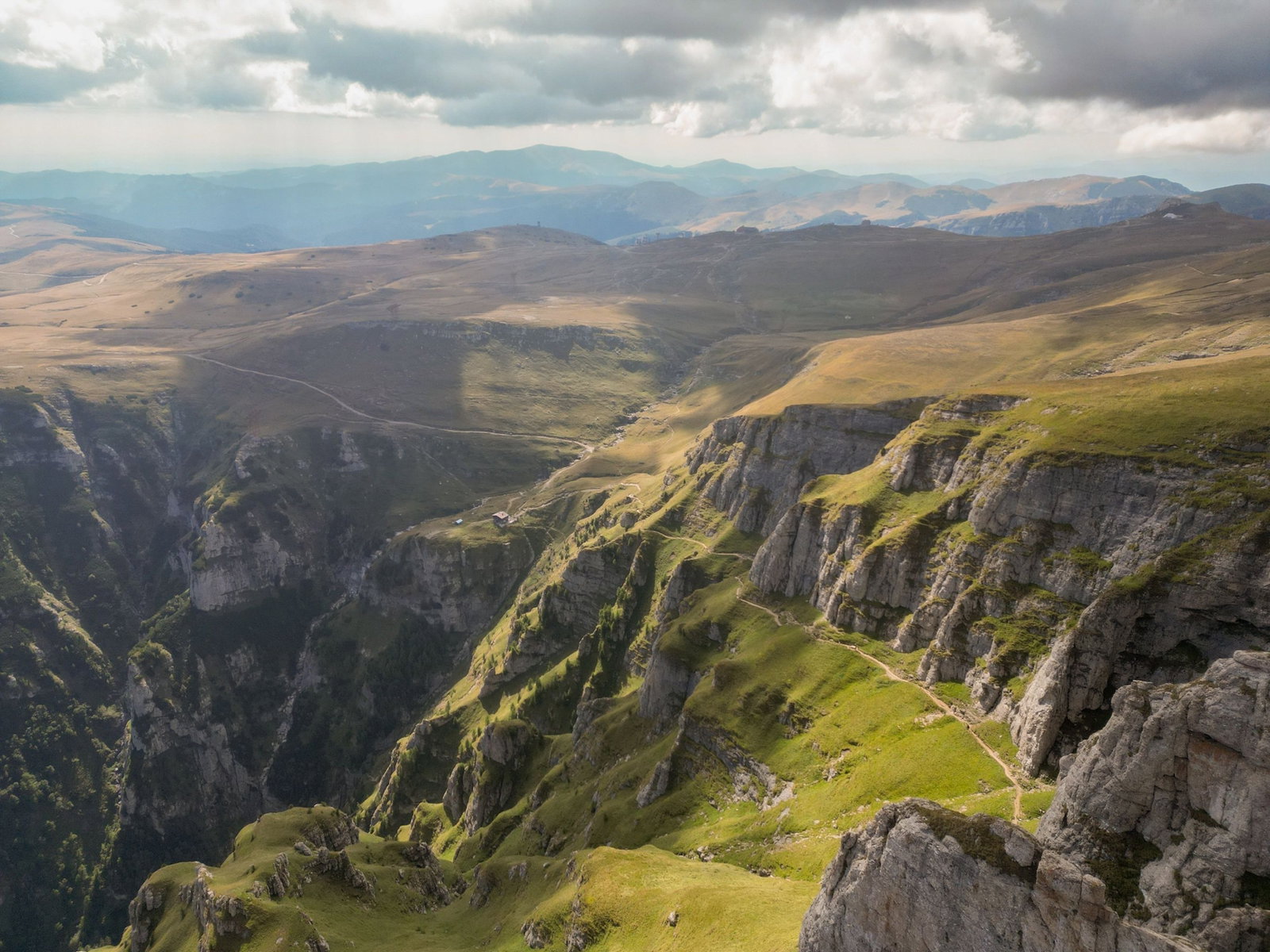 Excursie Circuit drumetie-in-bucegi-lacul-bolboci-varful-deleanu