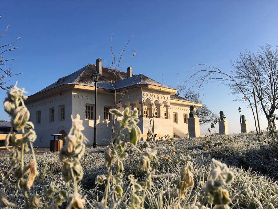 Excursie Circuit o-cronica-a-conacelor-secrete-si-a-legendelor-prahovene