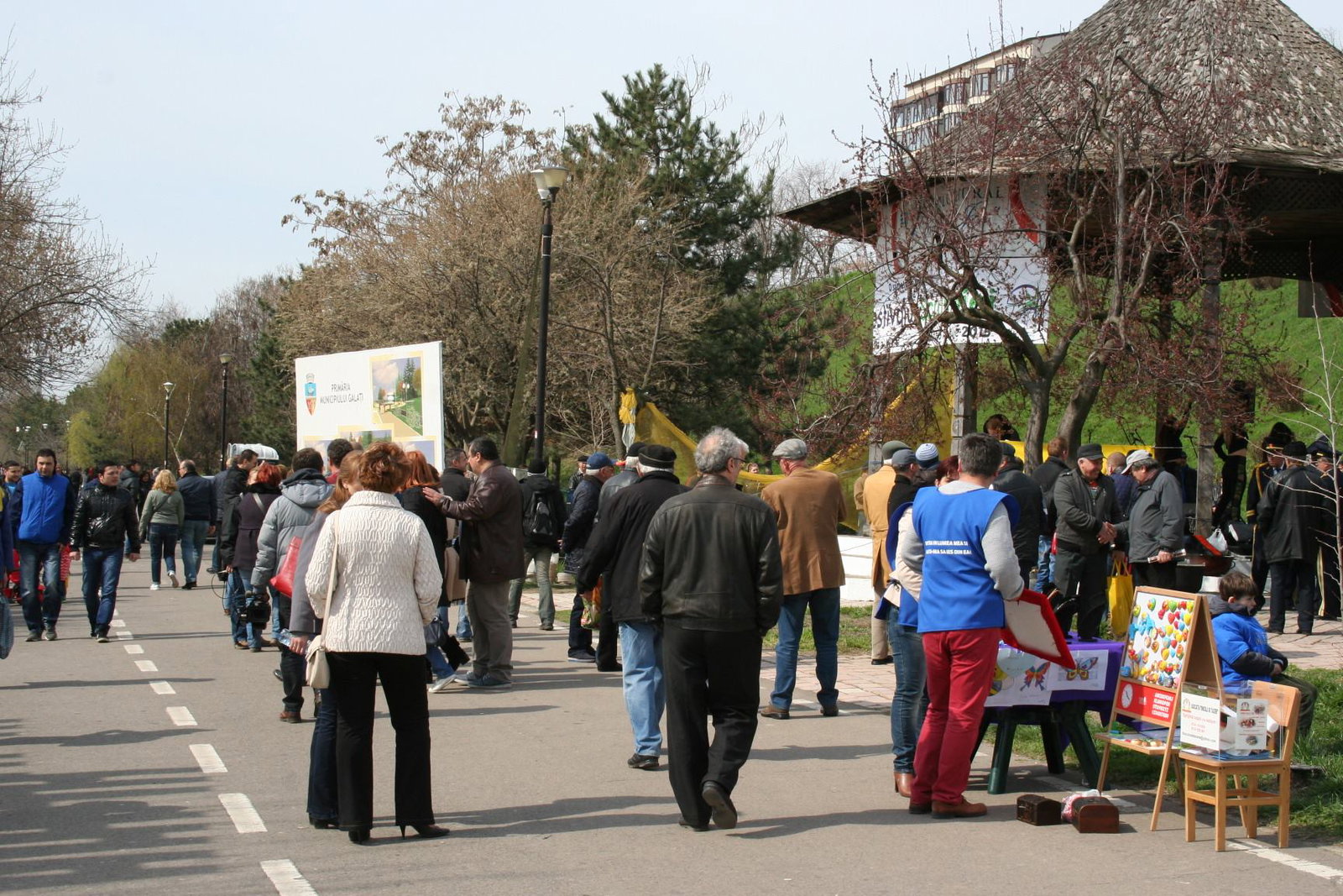 Excursie Circuit floriile-la-portile-dunarii-festivalul-scrumbiei-de-la-galati