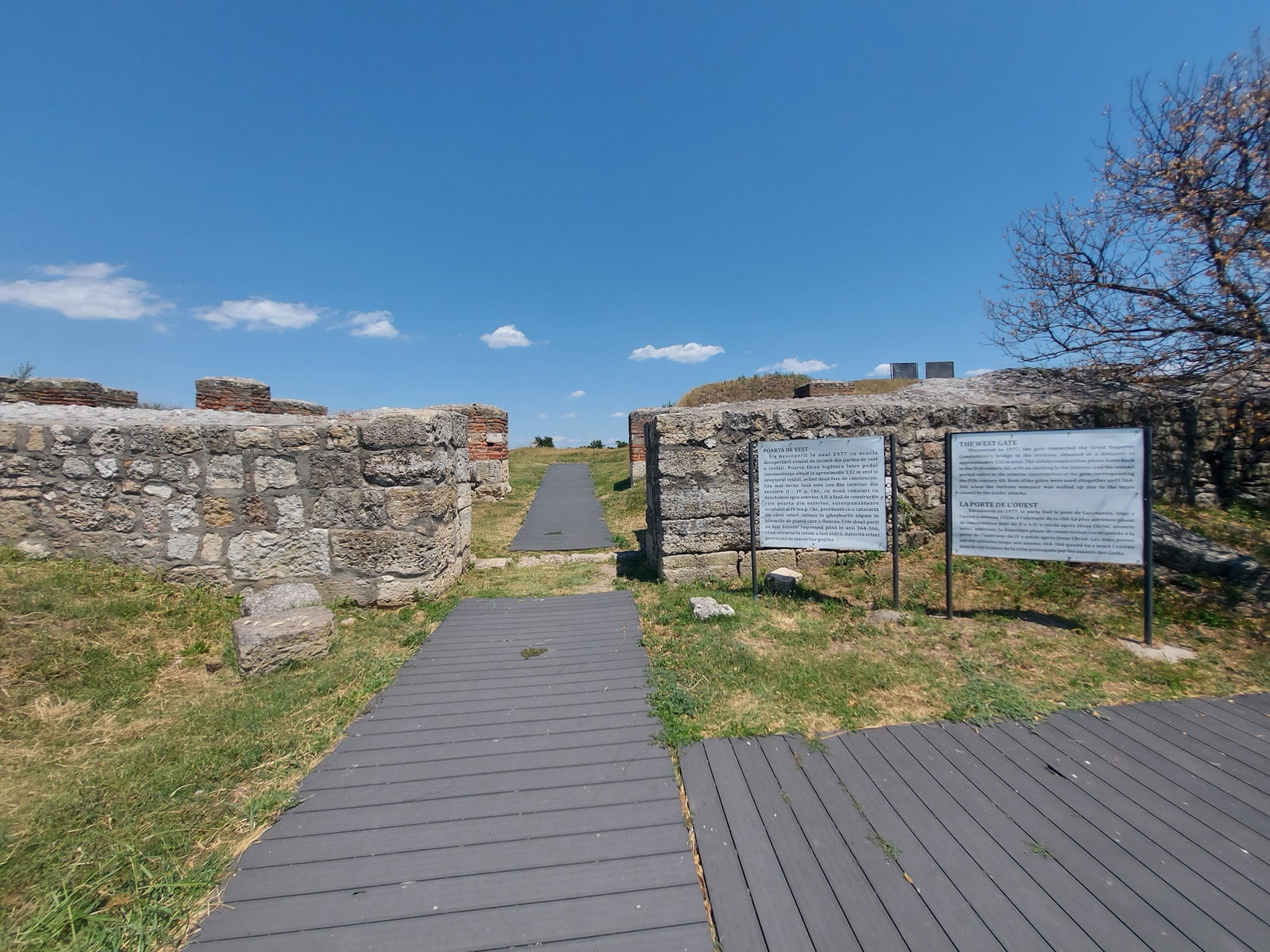 Excursie Circuit cronica-mainilor-iscusite-de-la-pamantul-olarului-la-fantana-secreta-a-sucidavei