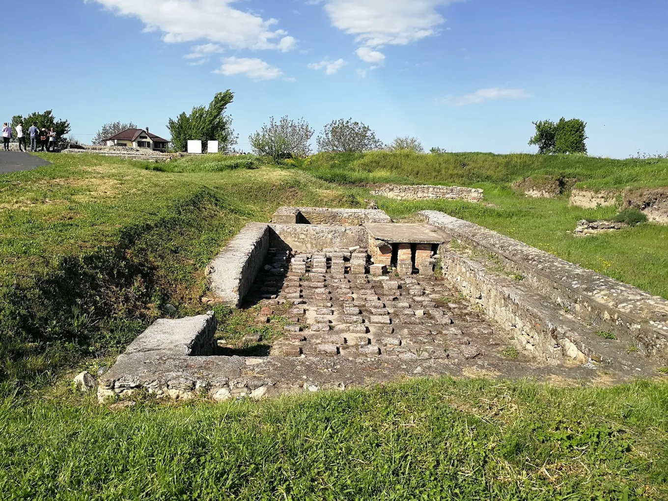 Excursie Circuit de-la-mica-viena-la-cetatea-sucidavei-doua-lumi-intr-o-singura-zi