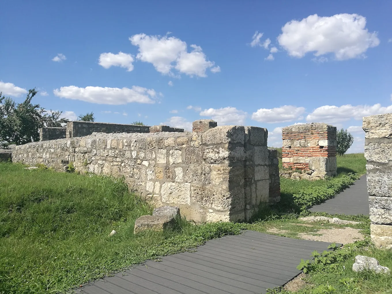 Excursie Circuit de-la-mica-viena-la-cetatea-sucidavei-doua-lumi-intr-o-singura-zi
