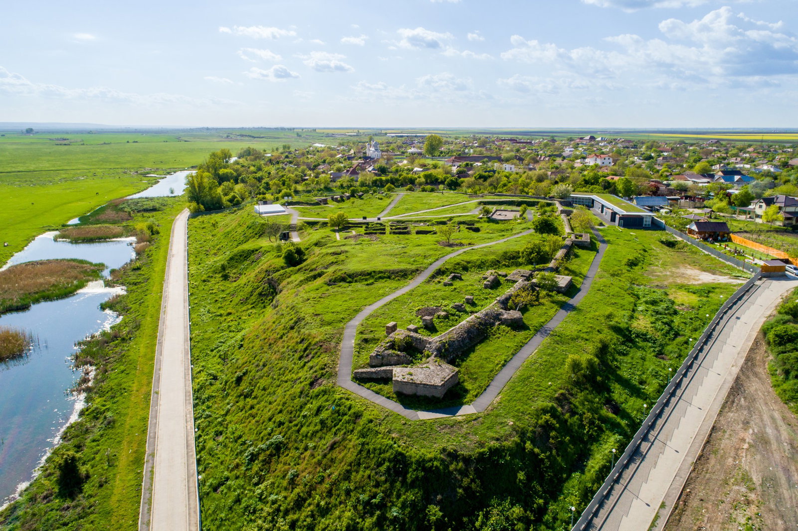 Excursie Circuit de-la-mica-viena-la-cetatea-sucidavei-doua-lumi-intr-o-singura-zi