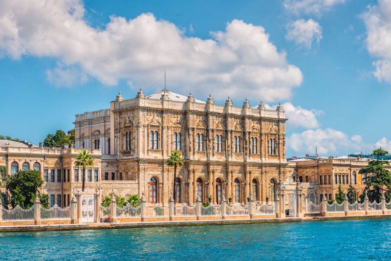 Palatul Dolmabahçe, Eleganța de pe Bosfor