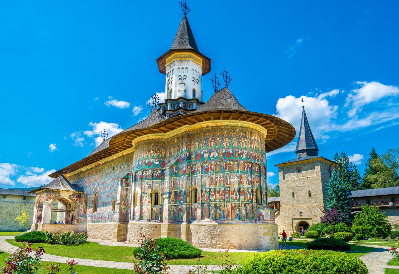 Bucovina. Pictată, încondeiată, minunată