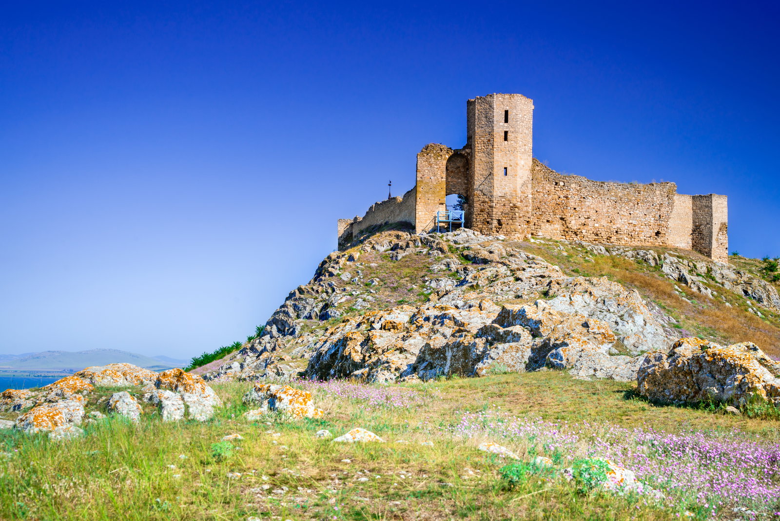 dobrogea-fascinanta-din-delta-dunarii-pana-in-muntii-macinului