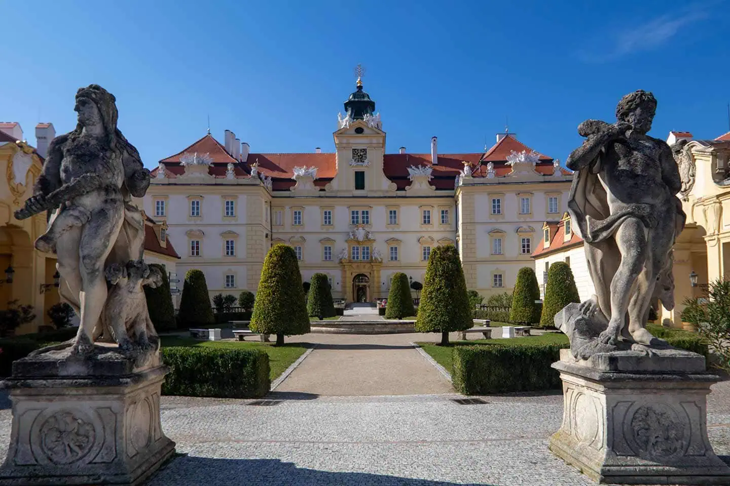 Budapesta – Castelul Lednice- Castelul Valtice- Praga
