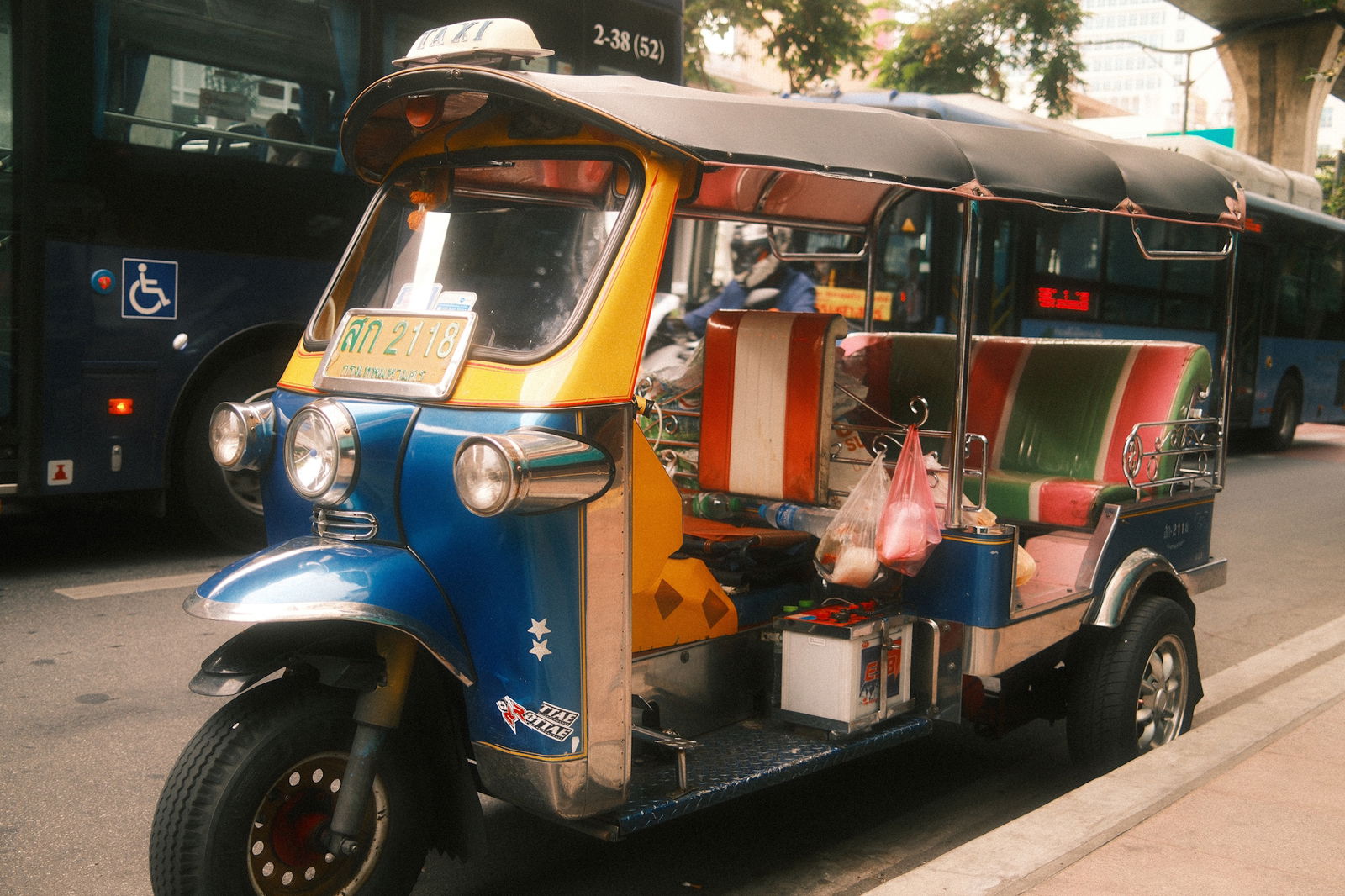 Street food tour si plimbare cu tuk tuk in Bangkok