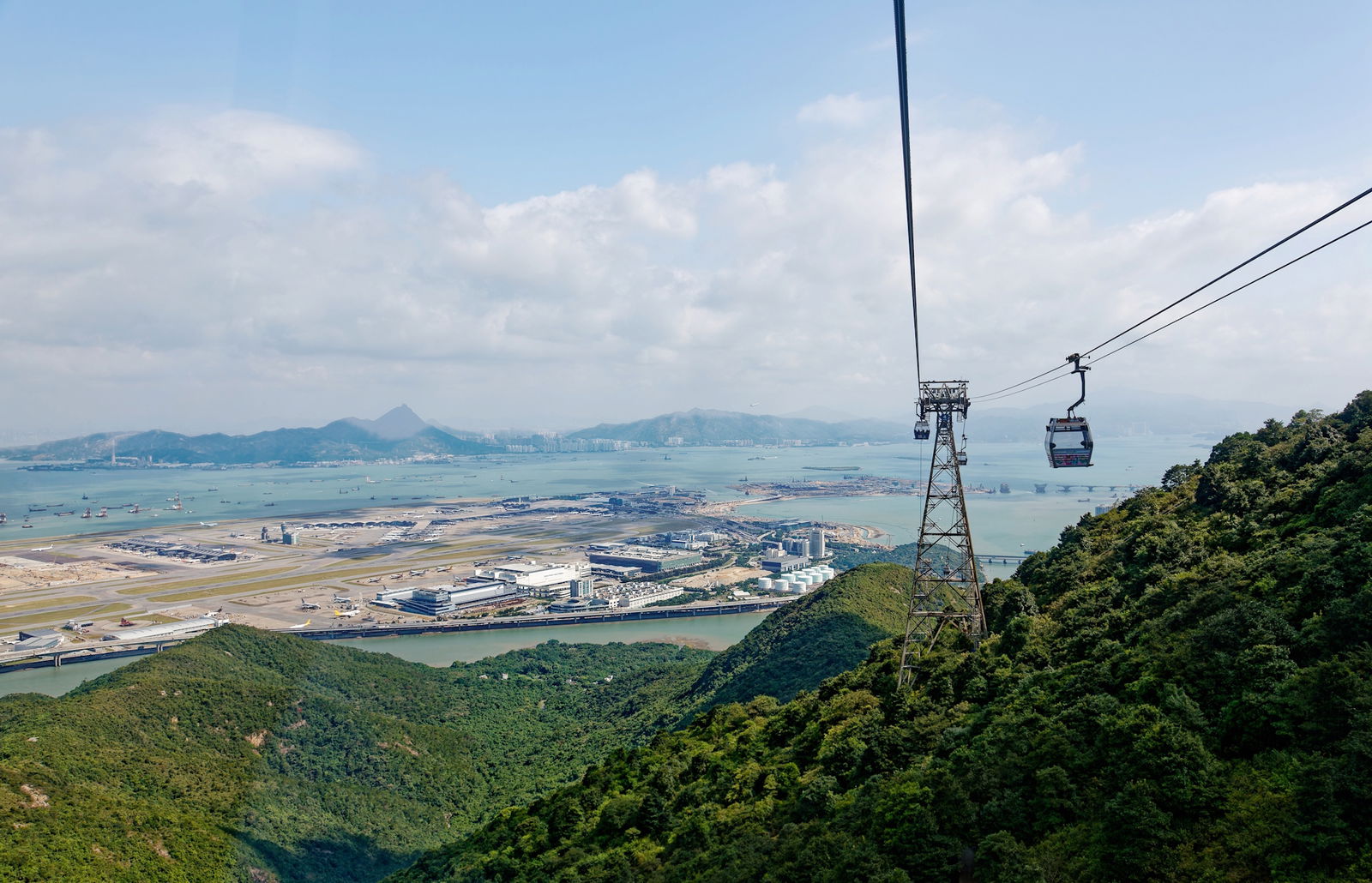 •	Excursie de o zi pe INSULA LANTAU