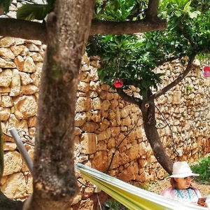 Hotel Inhawi Hostel cazare San Giljan