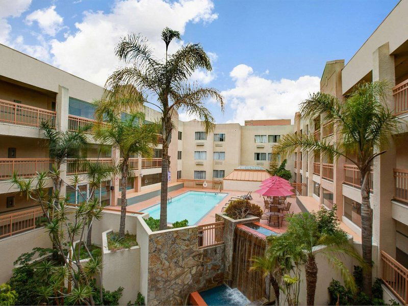 Hotel Ramada By Wyndham Hawthorne Lax / La Stadium