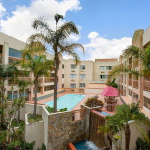 Hotel Ramada By Wyndham Hawthorne Lax / La Stadium cazare Hawthorne