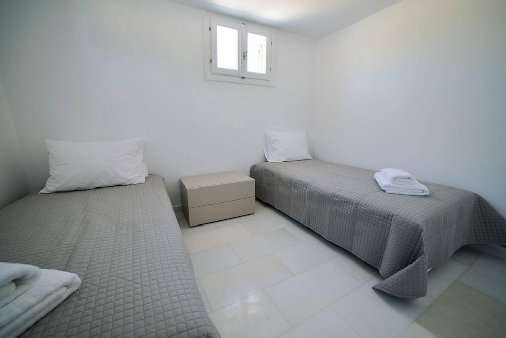 Coral Villa With 4 Bedrooms In Paros