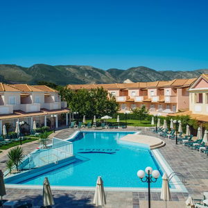 Hotel Zefyros Eco Resort cazare Ayios Kirikos