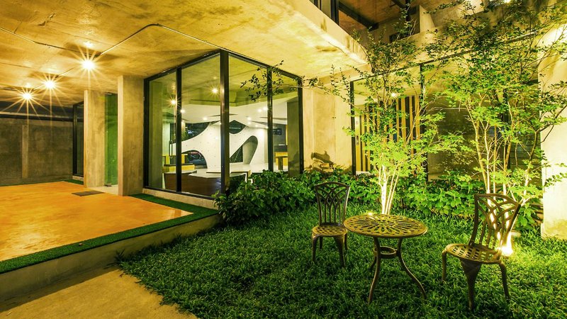 B2 Phuket Boutique & Budget Hotel