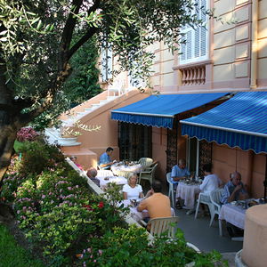 Hotel Golden Tulip Cannes  Hôtel De Paris cazare Cannes