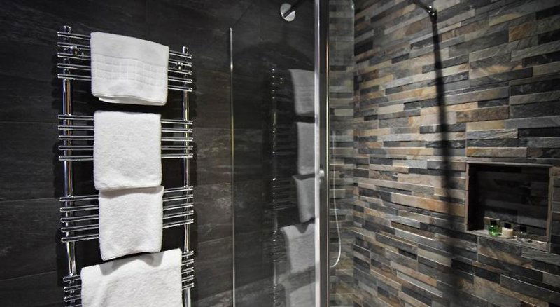 Hotel Craigmhor Lodge & Courtyard