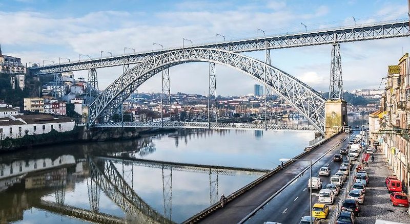 Oporto Trendy River