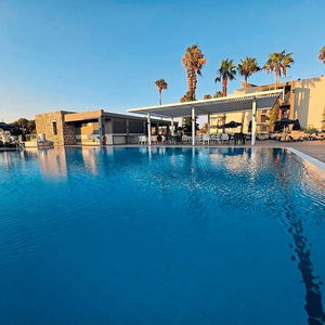 Hotel Cosmopolitan cazare Lampi