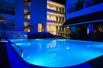 Poseidon Hotel And Apartments