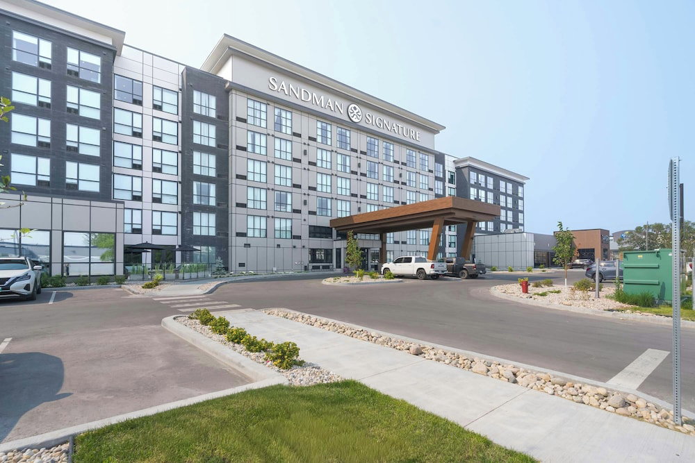 Hotel Sandman Signature Winnipeg Airport Hotel & Suites