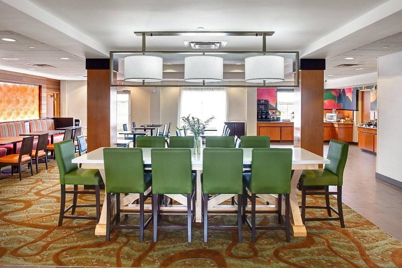 Hotel Fairfield Inn & Suites Brampton
