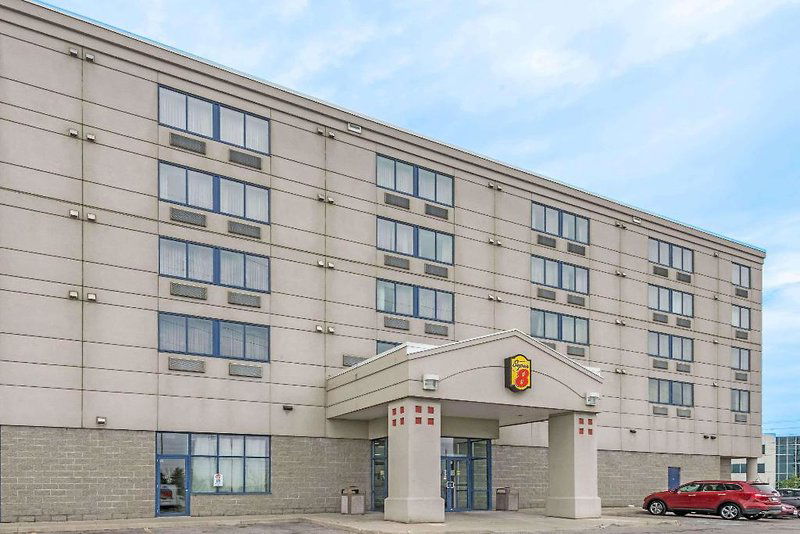 Hotel Super 8 By Wyndham Mississauga
