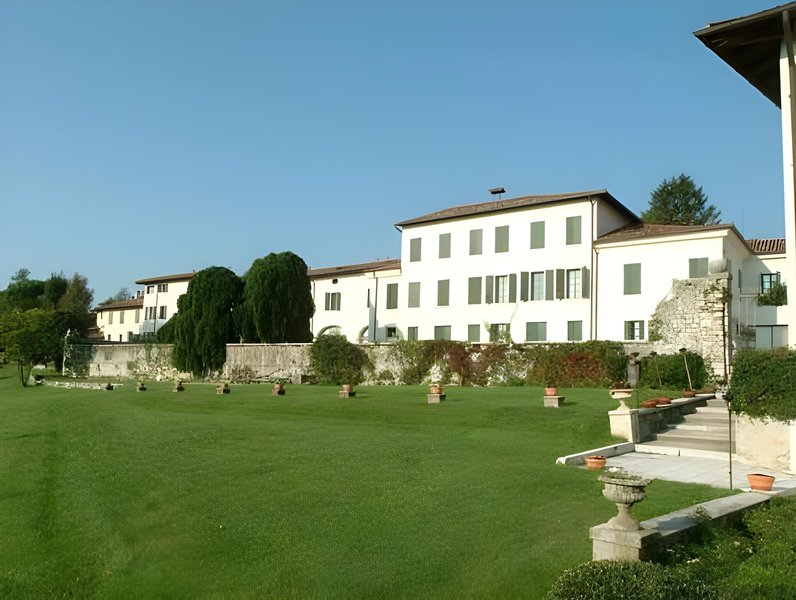 Hotel Villa Policreti