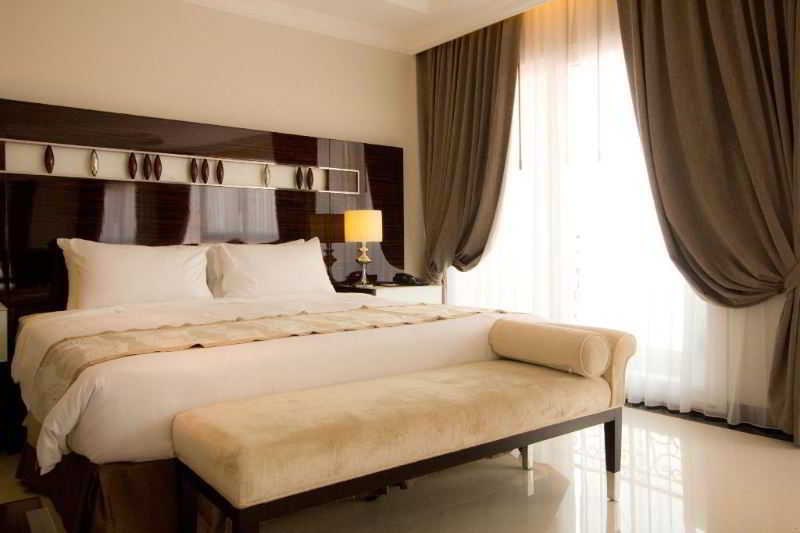 Hotel Lk Royal Wing